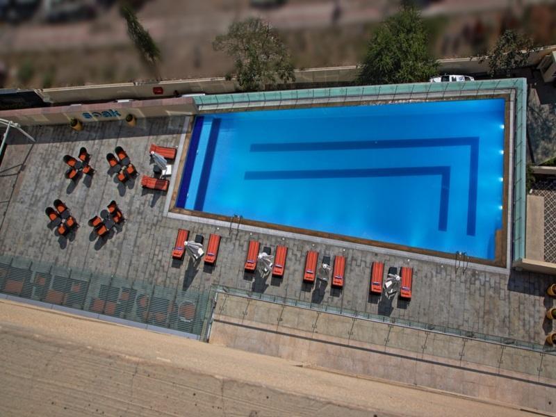 Novotel Pune Viman Nagar Road Zewnętrze zdjęcie Aerial view of the pool