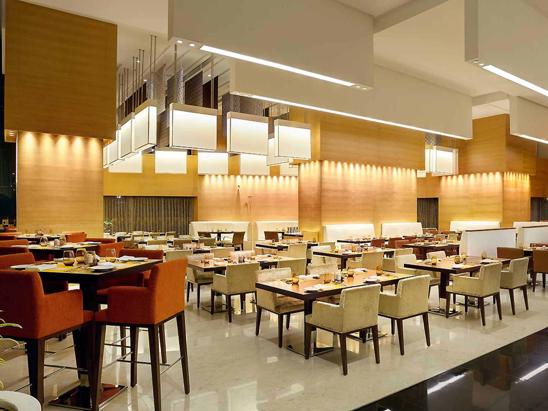 Novotel Pune Viman Nagar Road Zewnętrze zdjęcie The restaurant