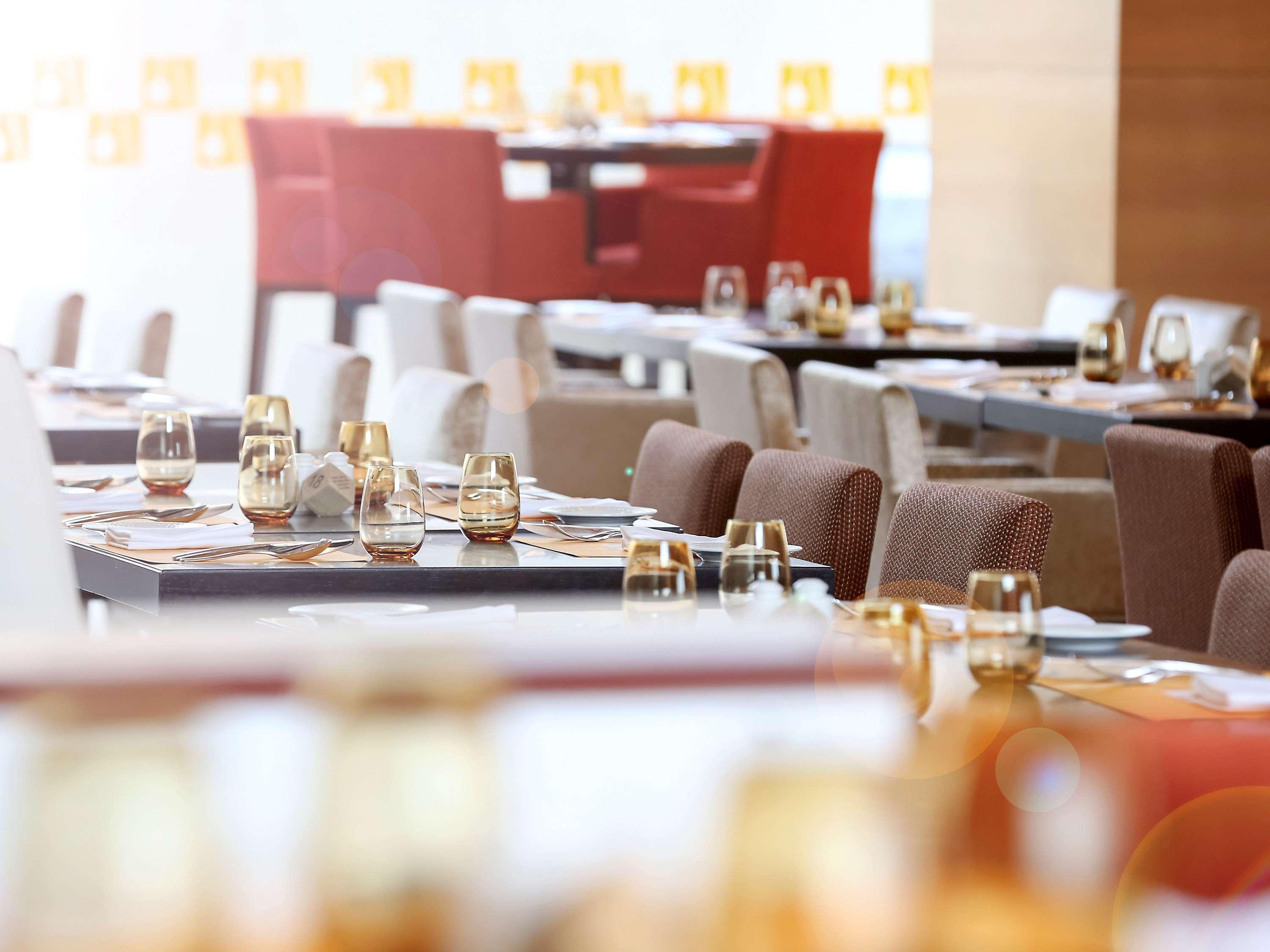 Novotel Pune Viman Nagar Road Zewnętrze zdjęcie Restaurant