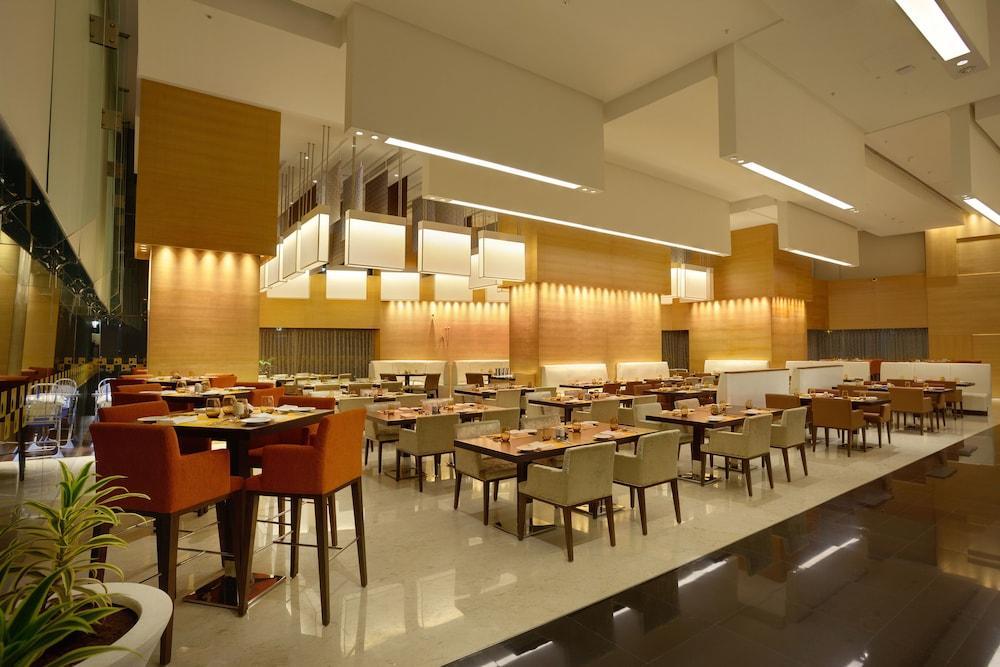 Novotel Pune Viman Nagar Road Zewnętrze zdjęcie The restaurant